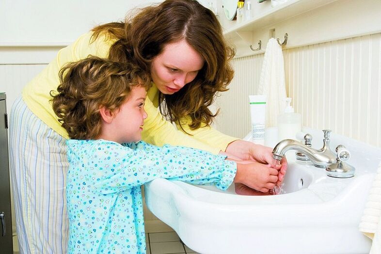 Washing hands to prevent parasite infestation
