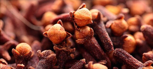 Cloves against parasites in the body