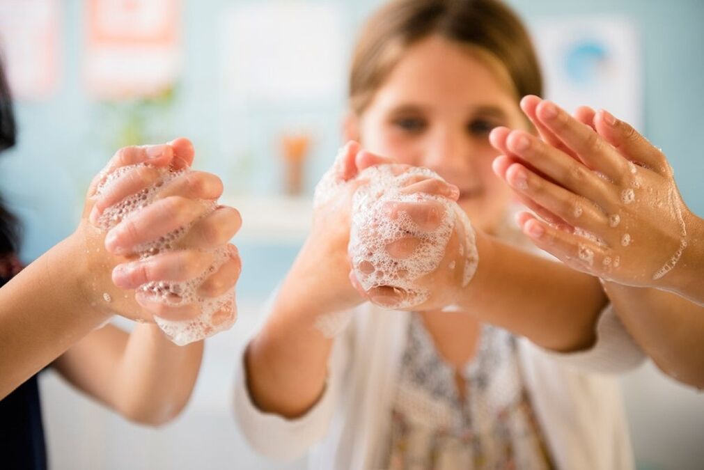 Wash your hands to prevent infection with worms